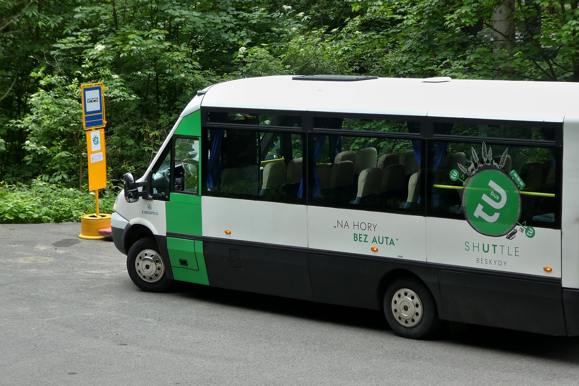 Shuttle bus v Beskydech.
