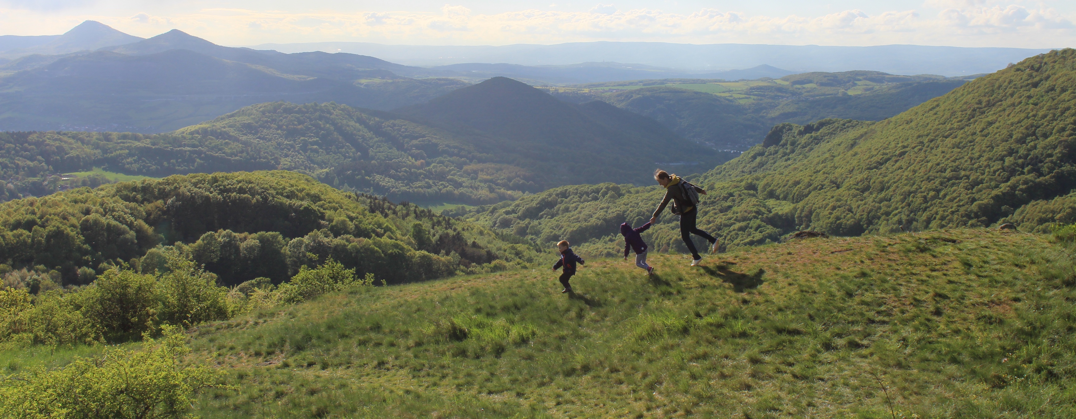 Maminka s dětmi na procházce, foto: Lenka Čolobentičová