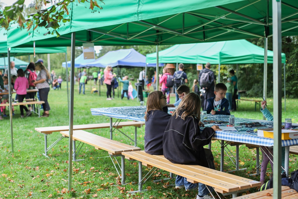 stany se soutěžními stanovišti pro děti